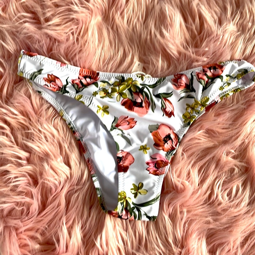 NWT  Bikini bottoms